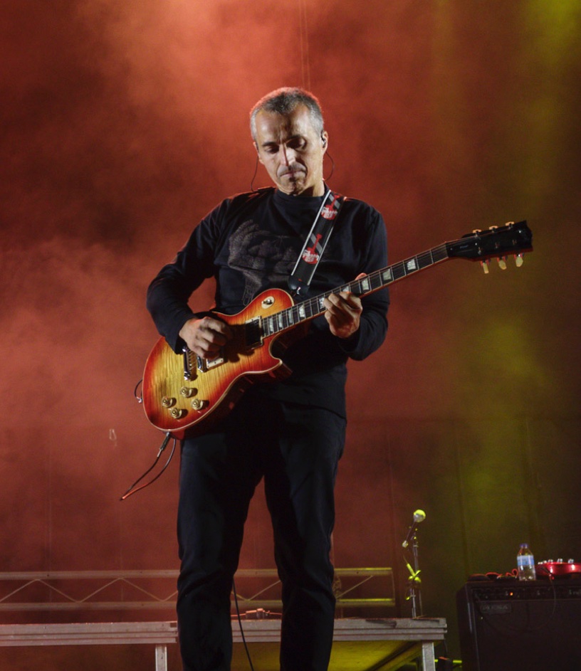 Guindi. Guitarra solista y coros